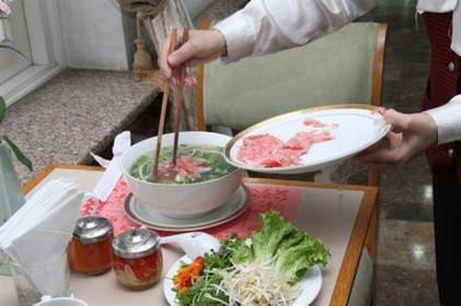 Choáng váng vì giá bún bò, bánh mì… ‘nhảy múa’ theo giá heo