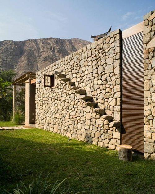 Nhà gỗ đất sét ngoài nhìn đơn giản trong có vẻ đẹp 'gây nghiện'