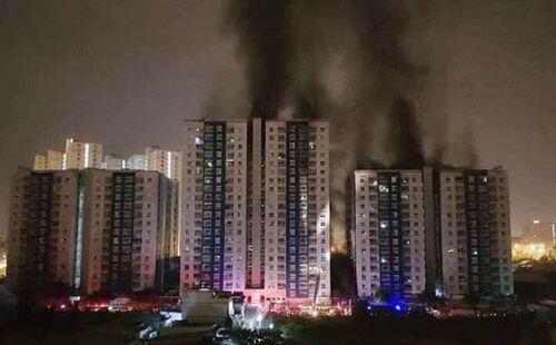 Sau hoả hoạn năm ngoái, chung cư Carina lại liên tục báo cháy khiến cư dân hoang mang