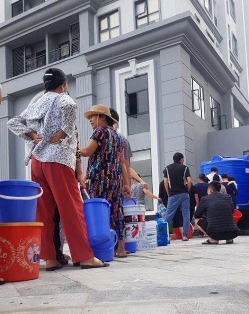 Đường ống nước sông Đà lại trục trặc, cư dân Hateco Xuân Phương 'khát' nước