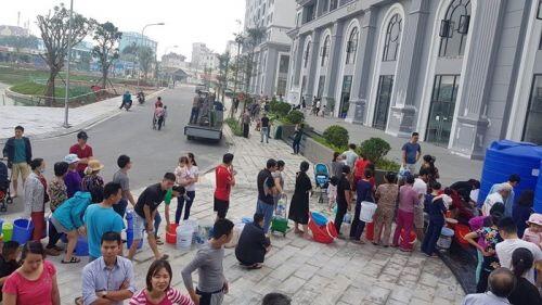 Đường ống nước sông Đà lại trục trặc, cư dân Hateco Xuân Phương 'khát' nước