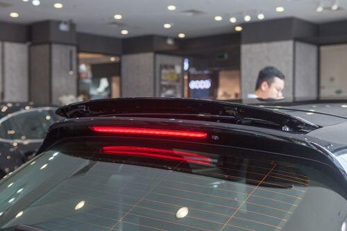 Cận cảnh Porsche Panamera 4 Sport Turismo giá 5,66 tỷ đồng tại Việt Nam