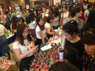 Black Friday: Chen lấn săn hàng giảm giá trong đêm Sài Gòn