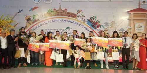 TP.HCM chào đón những vị khách quốc tế xông đất 2020