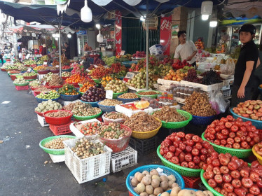 Tiểu thương 'méo mặt' vì hàng hóa ế ẩm dịp Tết Dương lịch