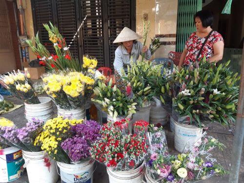 Tiểu thương 'méo mặt' vì hàng hóa ế ẩm dịp Tết Dương lịch