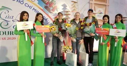 TP.HCM chào đón những vị khách quốc tế xông đất 2020