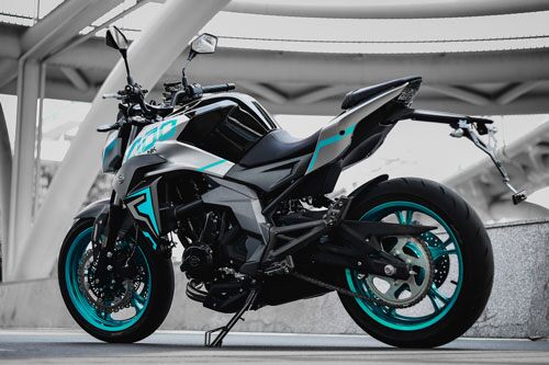 Naked bike 400 phân khối, giá 132 triệu đồng tại Việt Nam