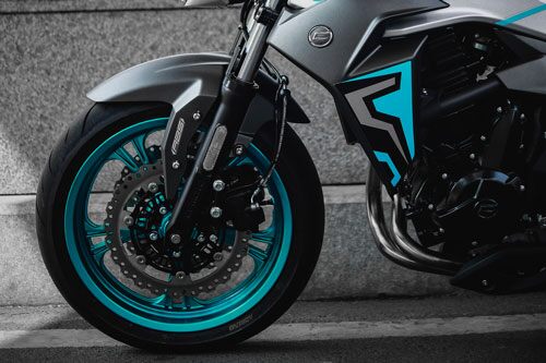 Naked bike 400 phân khối, giá 132 triệu đồng tại Việt Nam
