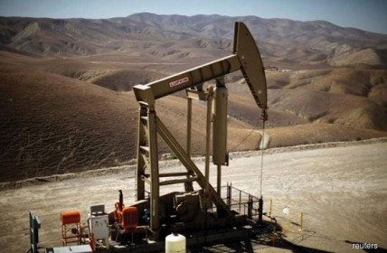 Giá dầu tăng gần 2% sau cuộc không kích của Mỹ nhằm vào sân bay Baghdad