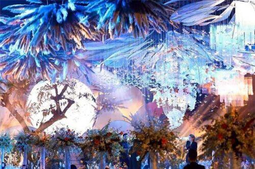 Hé lộ chi phí tổ chức "khủng" 54 tỷ đồng cùng hình ảnh dàn xe siêu sang biển "tứ quý" trong đám cưới con đại gia Quảng Ninh