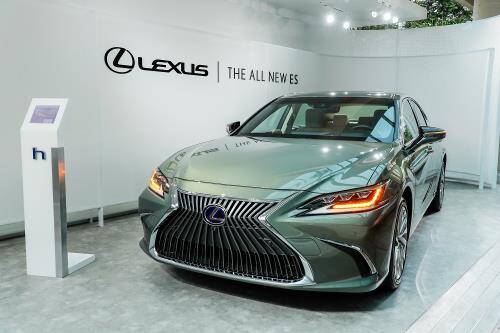 Ra mắt bộ đôi sedan hạng sang Lexus LS và ES
