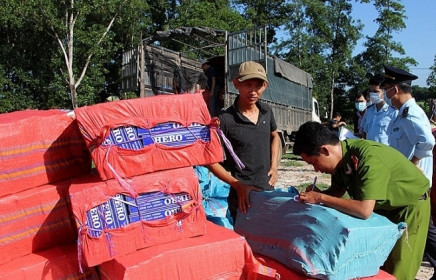 Tình trạng buôn lậu thuốc lá: Vẫn "nóng"