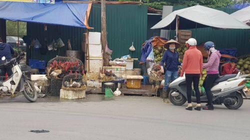 Hoa, quả, gà… tăng giá ngày rằm tháng Chạp