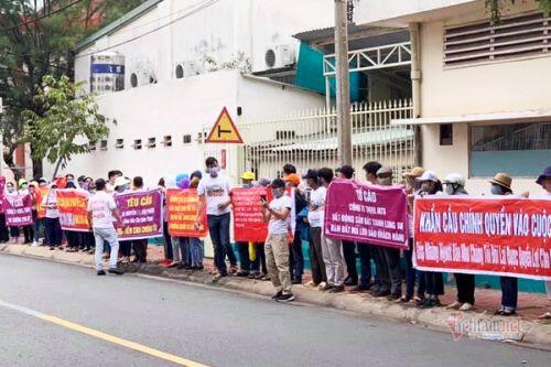 Cận Tết, các chủ đầu tư đua nhau lách luật 'hốt' cú chót