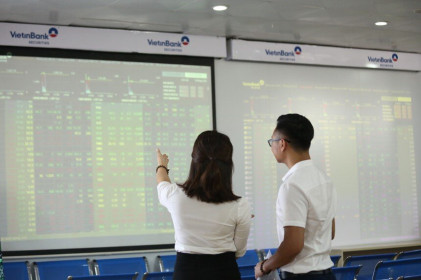 2020, HOSE hút khách ngân hàng niêm yết