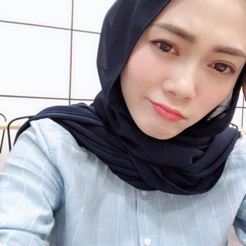 Chỉ ở nhà chơi game, người phụ nữ xinh đẹp 'đút túi' trăm triệu/tháng