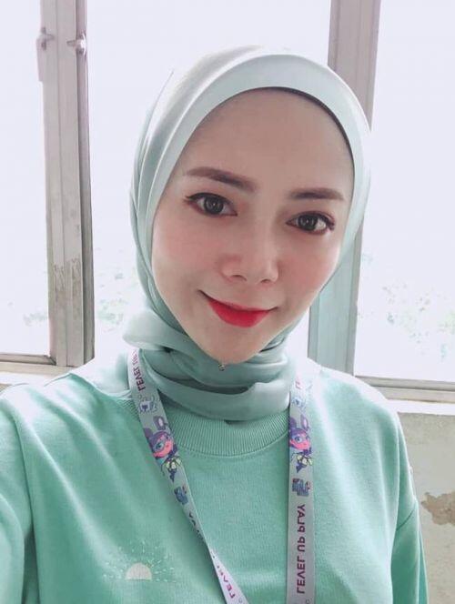 Chỉ ở nhà chơi game, người phụ nữ xinh đẹp 'đút túi' trăm triệu/tháng