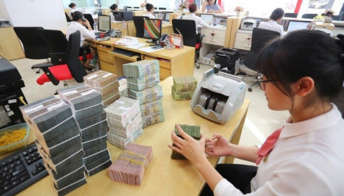 Lãi suất VND liên ngân hàng rơi xuyên qua mốc 1%