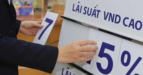 Nỗ lực giữ mặt bằng lãi suất huy động