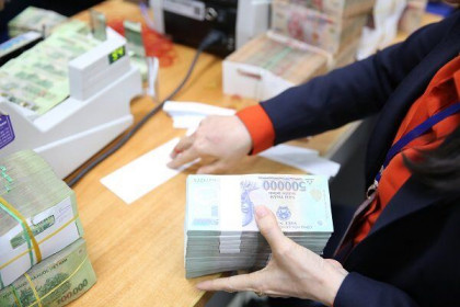 Bốn ông lớn ngân hàng mong thoát khỏi tư duy tận thu!