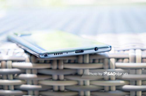 Cận cảnh Samsung Galaxy A71 vừa ra mắt ở VN