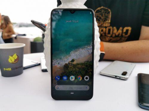 8 mẫu điện thoại cực phù hợp làm quà tặng dịp cuối năm