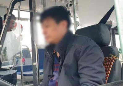 Hà Nội phát hiện lái xe buýt uống rượu vẫn chở khách