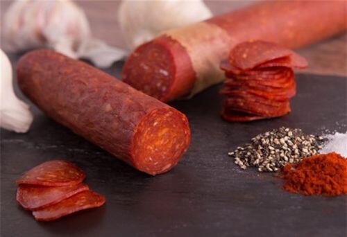 Xúc xích, thịt xông khói được ưa chuộng trong mùa Tết: Tiện dụng nhưng đừng lạm dụng
