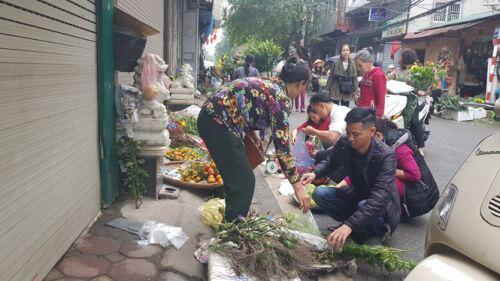 Hà Nội: Giá thịt lợn, thịt gà tăng kỷ lục, người dân chen nhau mua 30 Tết
