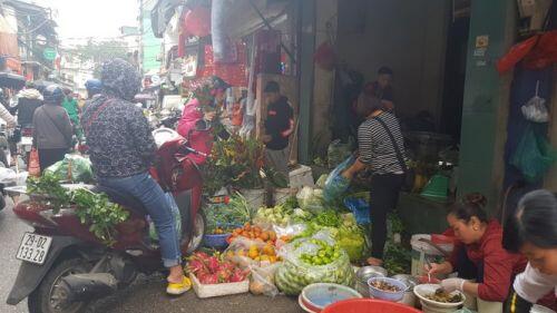 Hà Nội: Giá thịt lợn, thịt gà tăng kỷ lục, người dân chen nhau mua 30 Tết