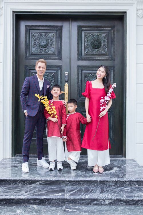 Ngắm đã mắt căn biệt thự 2 triệu USD mới tậu của vợ chồng Đăng Khôi ngày Tết: Xa hoa, sang trọng chẳng khác gì khách sạn 5 sao