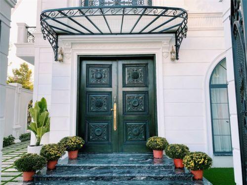 Ngắm đã mắt căn biệt thự 2 triệu USD mới tậu của vợ chồng Đăng Khôi ngày Tết: Xa hoa, sang trọng chẳng khác gì khách sạn 5 sao