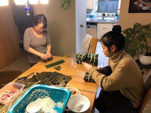 Tết Ta ở trời Tây: Xa mà gần, gần nhưng thật xa!