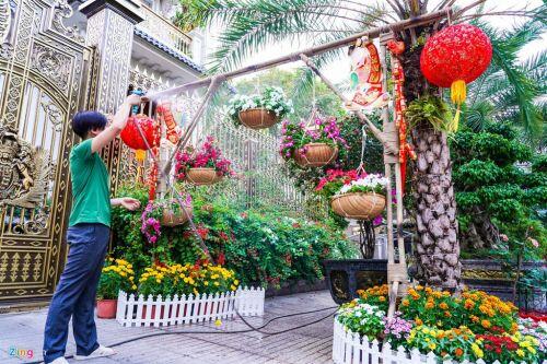 Cảnh trang hoàng đón Tết tại phố nhà giàu TP HCM