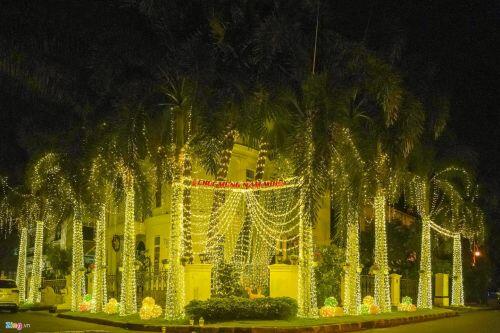 Cảnh trang hoàng đón Tết tại phố nhà giàu TP HCM