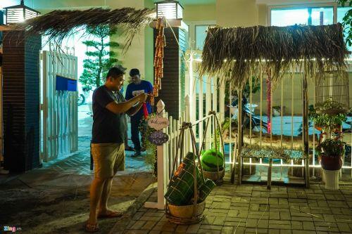 Cảnh trang hoàng đón Tết tại phố nhà giàu TP HCM