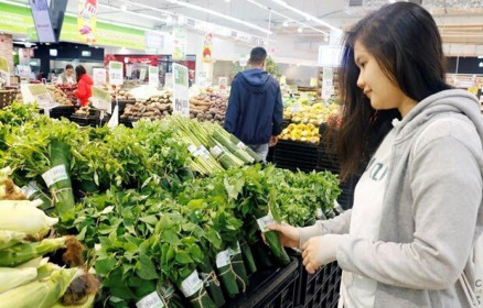 Nhiều siêu thị và chợ truyền thống đã hoạt động phục vụ người dân