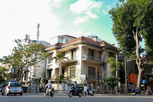 Biệt thự Pháp "cổ" ở Hà Nội: Không cứu không ổn, mà cứu thì cũng không được!