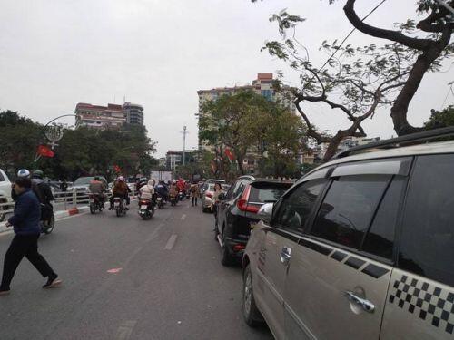 Hà Nội: Loạn 'chặt chém' tiền gửi xe tại các điểm du xuân