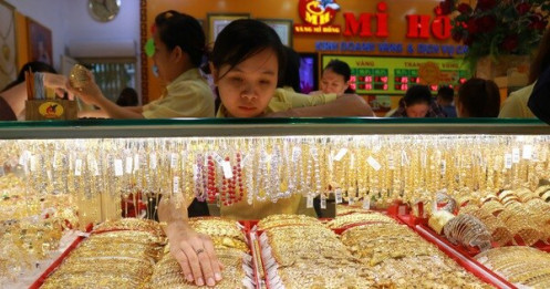 Sát ngày Thần tài, giá vàng nhẫn lên gần 45 triệu đồng/lượng