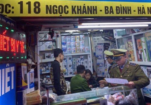 Hà Nội: Hai cửa hàng bán khẩu trang giá "cắt cổ" bị phạt hàng chục triệu đồng