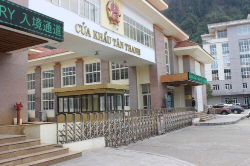 Ngàn tấn thanh long ùn ứ ở biên giới, tiểu thương ‘chết đứng’ giữa đại dịch corona