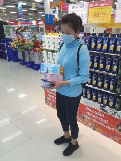 Siêu thị bán khẩu trang gấp 50-60 lần ngày thường, phải đặt sản xuất gấp