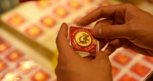 Vàng hạ nhiệt đầu ngày vía Thần tài, tuột mốc 45 triệu đồng