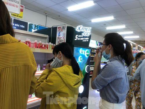 Trữ thức ăn trước dịch corona, nhiều siêu thị hết veo thực phẩm