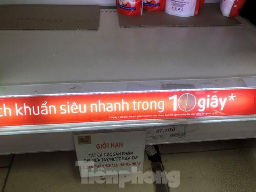 Trữ thức ăn trước dịch corona, nhiều siêu thị hết veo thực phẩm