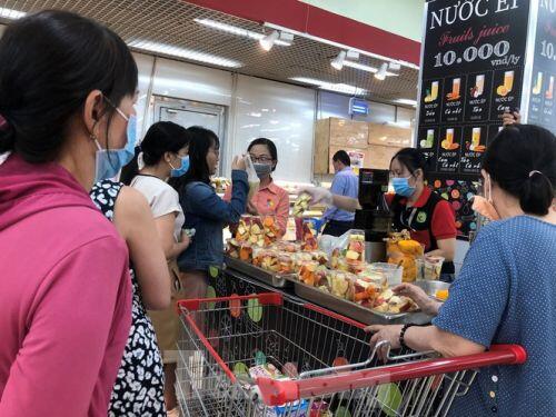 Trữ thức ăn trước dịch corona, nhiều siêu thị hết veo thực phẩm