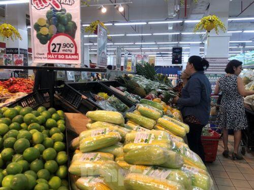 Trữ thức ăn trước dịch corona, nhiều siêu thị hết veo thực phẩm