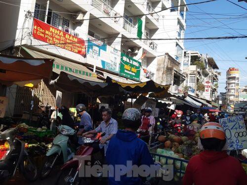 Trữ thức ăn trước dịch corona, nhiều siêu thị hết veo thực phẩm